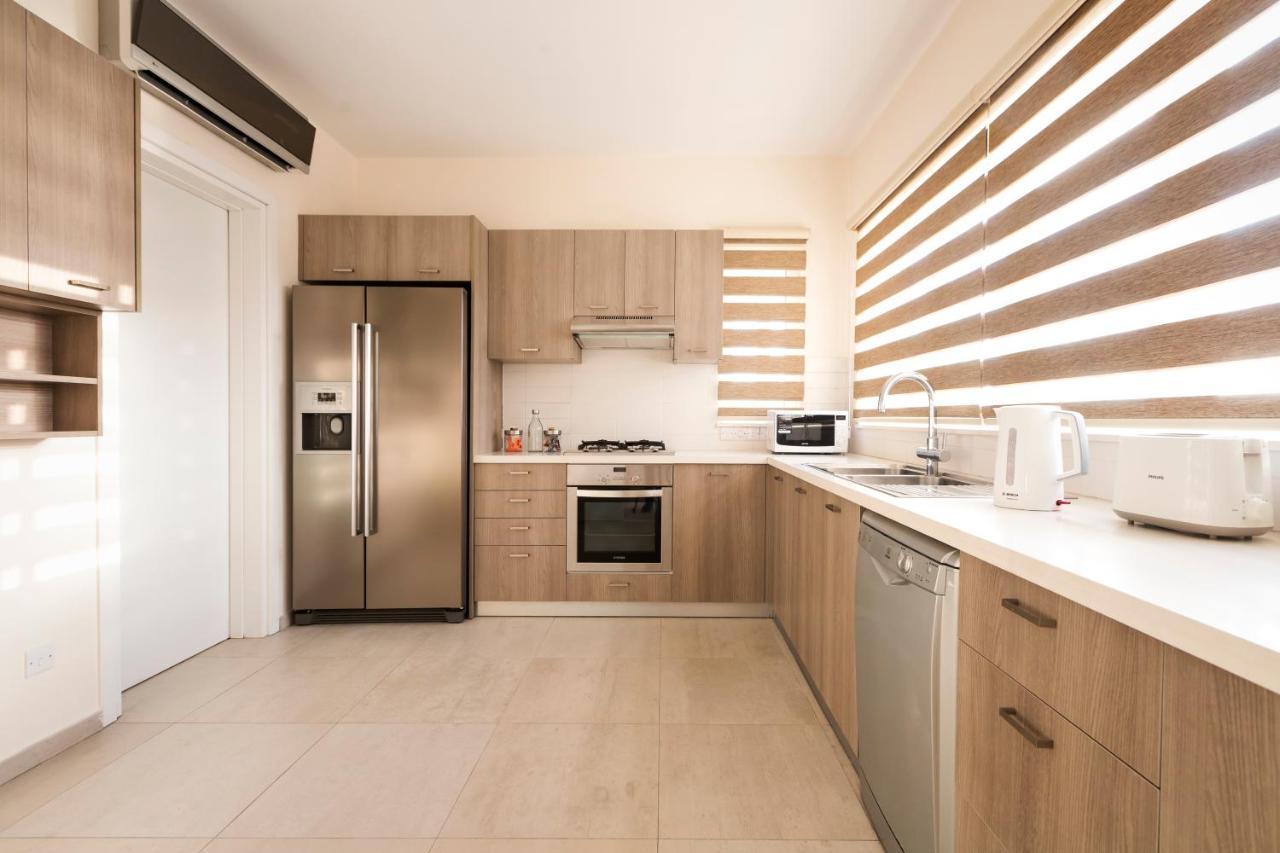 Resitour - Perneri Four Bedroom Willa *